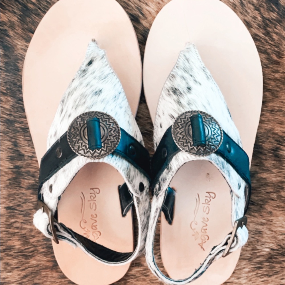 Western White Fur Strap Sandals size 7